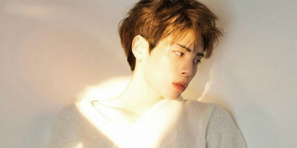 Sự thật không ngờ sau cuộc sống hào nhoáng của sao thần tượng - 1 Nam ca sĩ Jong Hyun tự vẫn bằng khí than vì căn bệnh trầm cảm