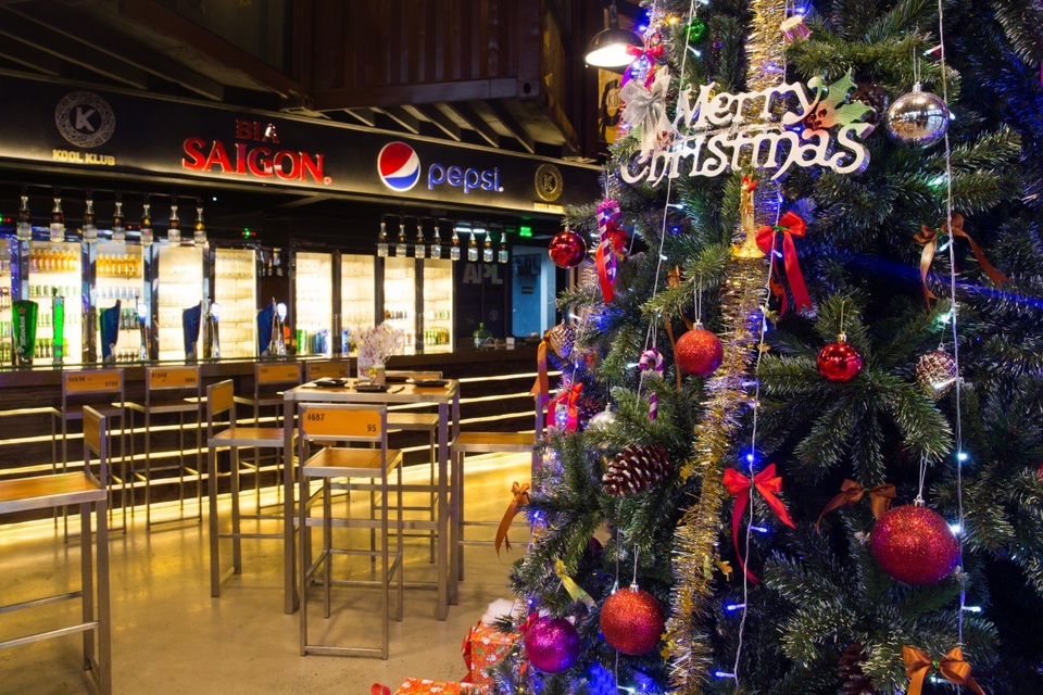 Nhà hàng Container là nơi hẹn hò quen thuộc của nhiều đôi tình nhân trẻ mùa Giáng Sinh.