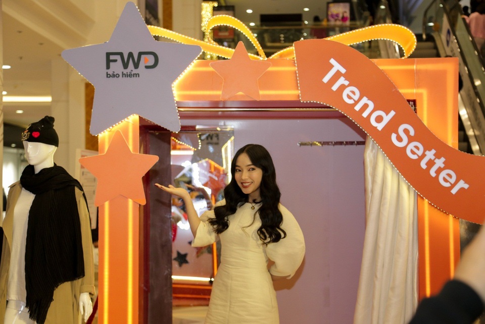 FWD cùng dàn sao nổi tiếng đốt nóng không khí lễ hội tại Hà Nội - 2 Diễn viên Châu Bùi xuất hiện rạng rỡ tại Magic Studio của FWD