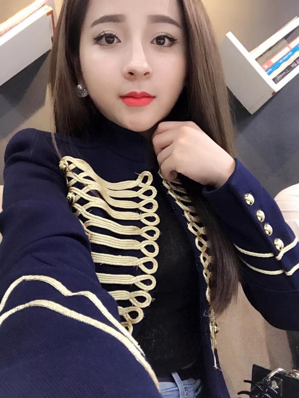 Mê mẩn nhan sắc hot girl xứ Nghệ hát ví dặm để tránh bị mời rượu - 7
Gương mặt không góc chết của hot girl xứ Nghệ