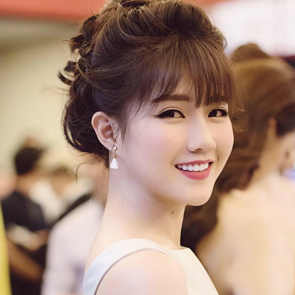 5 cô gái bán rau, bán thịt "gây bão" mạng vì quá xinh đẹp - 21
Cô gái trong bức ảnh hút hàng trăm nghìn lượt thích đó là Nguyễn Hoàng Kiều Trinh - một hot girl có tiếng đất Sài thành.