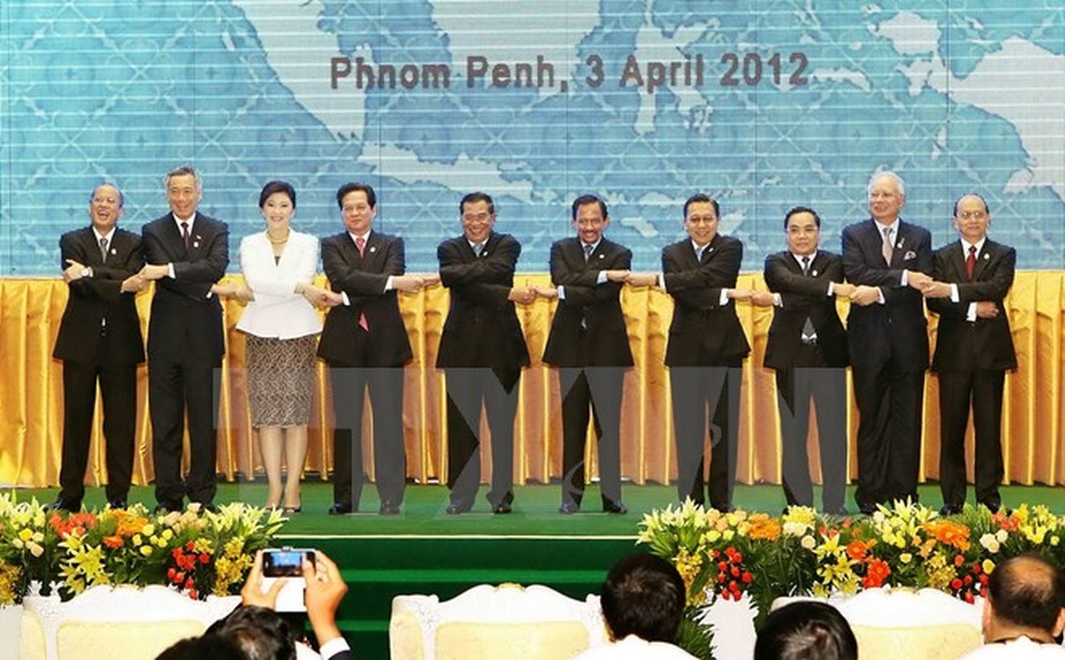 50 năm ngày thành lập ASEAN - những sự kiện đáng nhớ - 22
Các trưởng đoàn tại Lễ khai mạc Hội nghị Cấp cao ASEAN lần thứ 20, tổ chức tại Thủ đô Phnom Penh (Campuchia) ngày 3/4/2012. (Ảnh: Đức Tám/TTXVN)