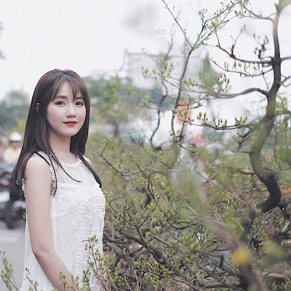 5 cô gái bán rau, bán thịt "gây bão" mạng vì quá xinh đẹp - 23
Sở hữu ngoại hình xinh xắn, Kiều Trinh nhận được nhiều lời mời làm mẫu ảnh và đóng phim.