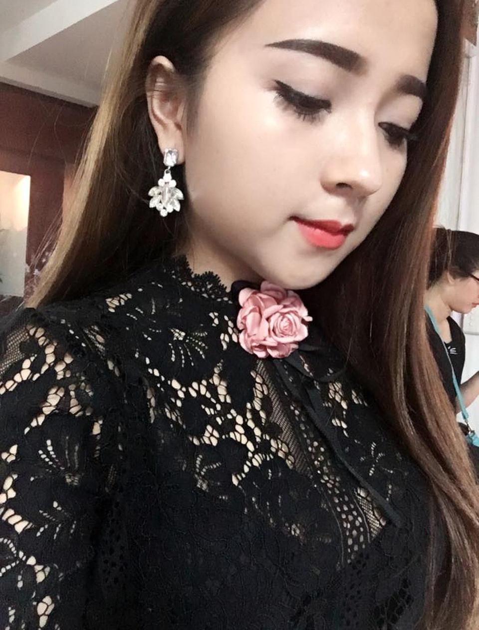 Mê mẩn nhan sắc hot girl xứ Nghệ hát ví dặm để tránh bị mời rượu - 8
Ngọc Ánh khá bất ngờ khi clip của mình lại nhận được sự quan tâm nhiều như vậy từ cộng đồng mạng xã hội