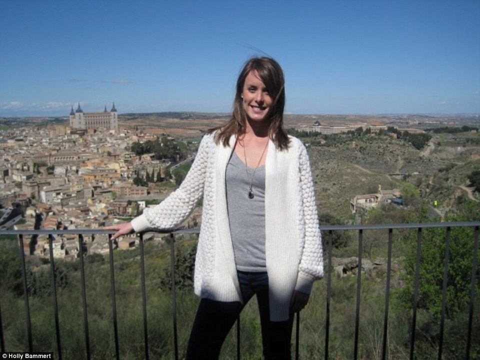 Chuyện ít ai ngờ: Vú em lương bạc tỷ, đi du lịch khắp nơi - 8
Một vú em đang đi du lịch cùng gia đình nhà chủ