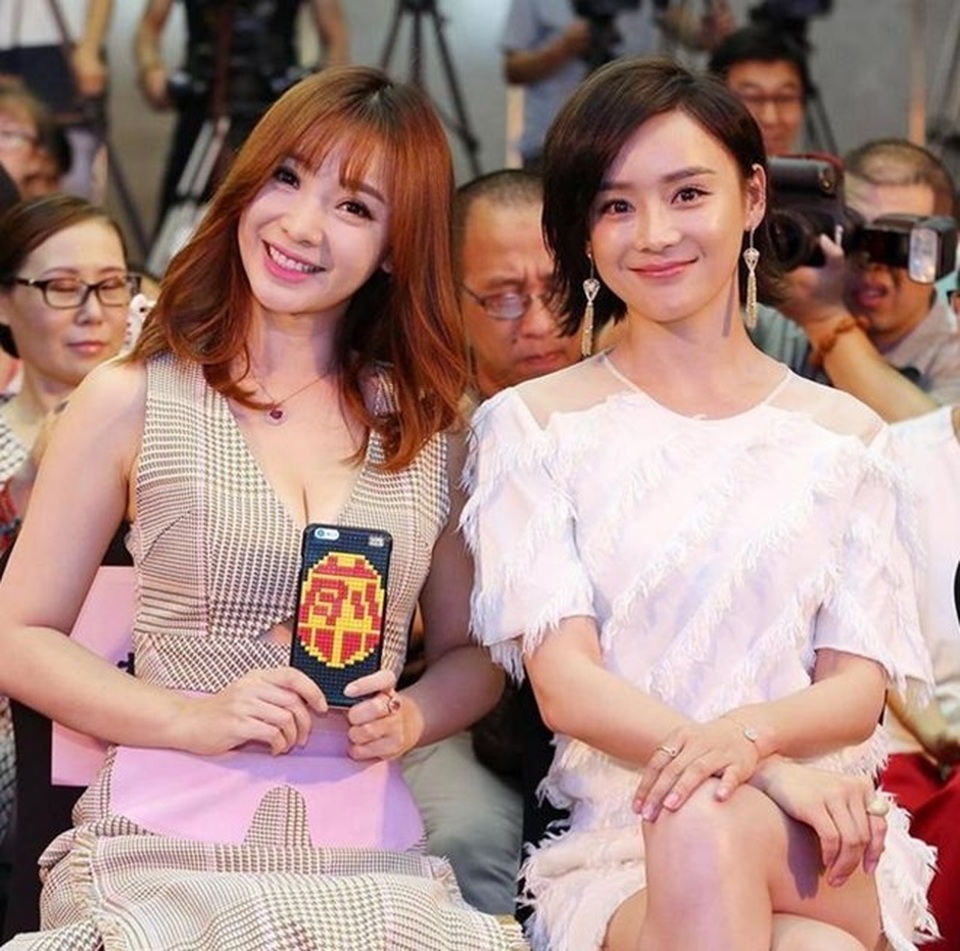 Thiên thần vòng 1 khiến các mỹ nữ showbiz "xanh mặt" khi dự sự kiện - 8 Thiên thần vòng 1 khiến các mỹ nữ showbiz "xanh mặt" khi dự sự kiện - 8