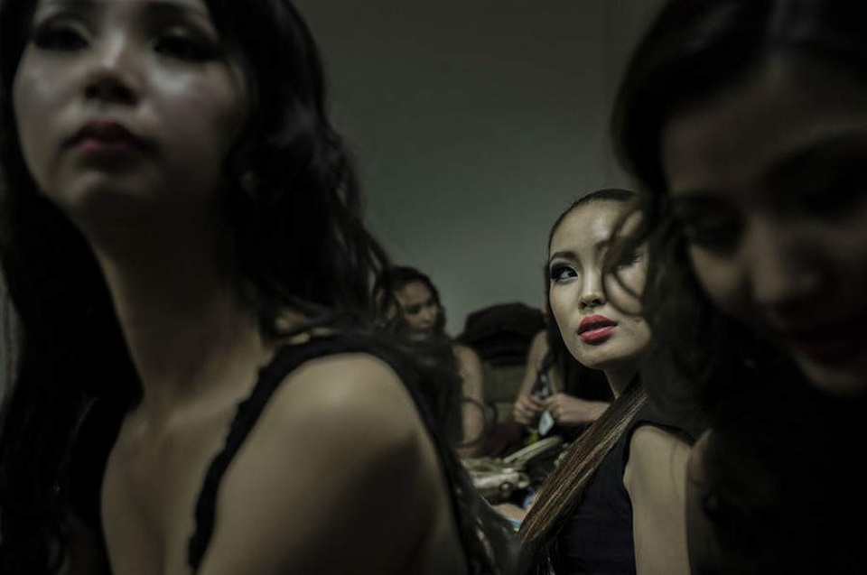 Tiết lộ cuộc sống xa hoa của giới siêu giàu Mông Cổ - 8 Những bóng hồng xinh đẹp và hiện đại