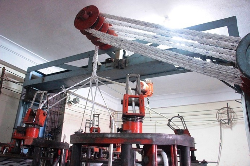"Kỹ sư" U60 chưa học hết lớp 3, chế máy đánh dây thừng siêu độc đáo - 9 "Kỹ sư" U60 chưa học hết lớp 3, chế máy đánh dây thừng siêu độc đáo - 9