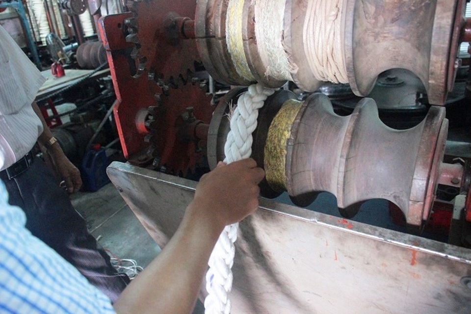 "Kỹ sư" U60 chưa học hết lớp 3, chế máy đánh dây thừng siêu độc đáo - 10 "Kỹ sư" U60 chưa học hết lớp 3, chế máy đánh dây thừng siêu độc đáo - 10
