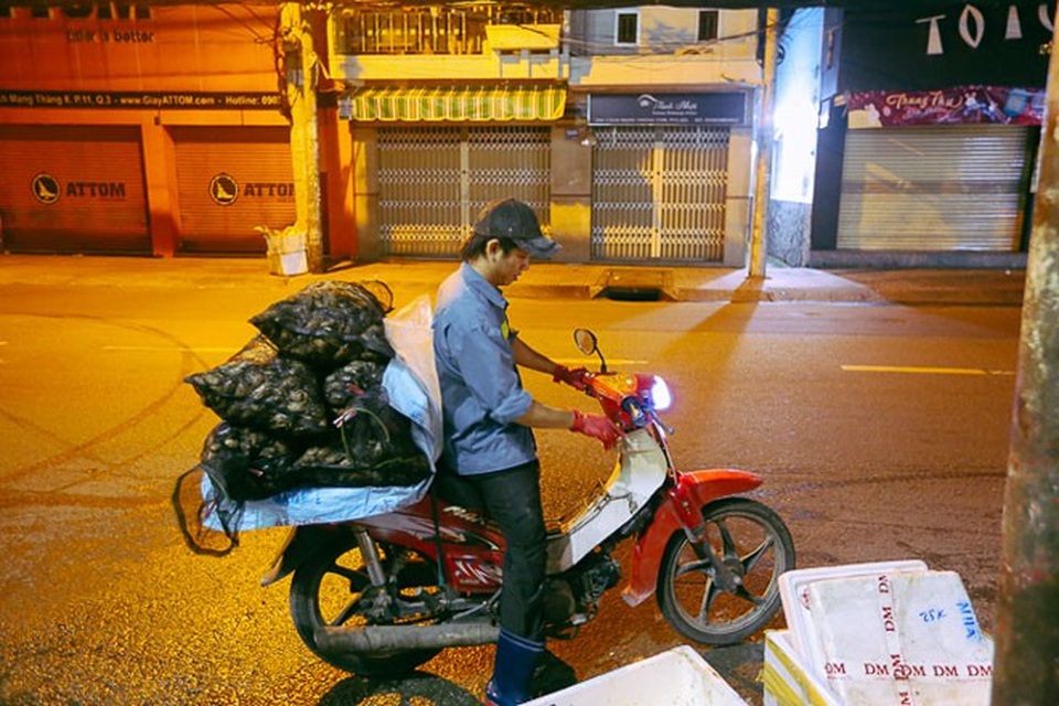 TP HCM: Chợ “độc” gần nửa thế kỷ chỉ bán một mặt hàng lúc nửa đêm - 10 TP HCM: Chợ “độc” gần nửa thế kỷ chỉ bán một mặt hàng lúc nửa đêm - 10