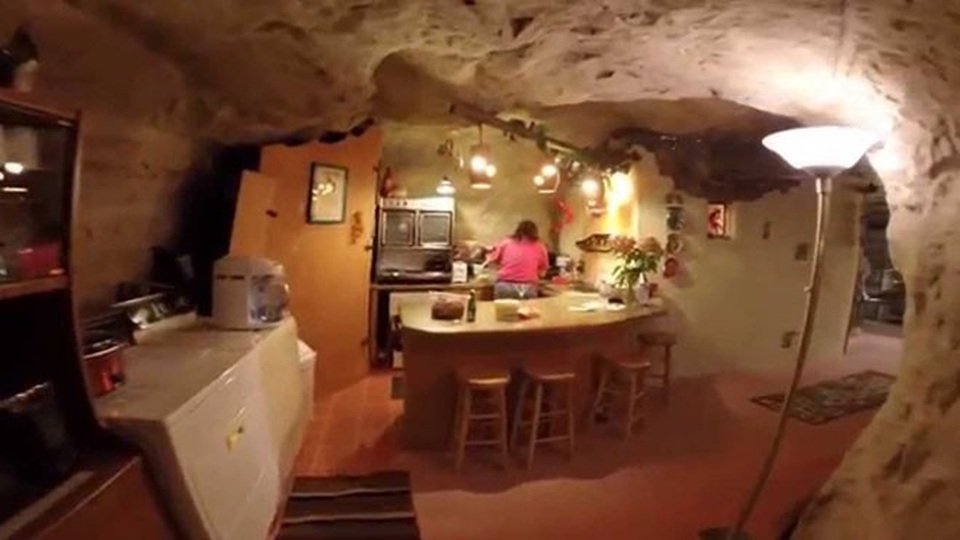 Khách sạn này chỉ có một phòng duy nhất, nếu muốn trọ lại nơi này cách duy nhất là bạn phải đặt trước. Bạn sẽ có một bữa ăn sáng được chuẩn bị ngay trong căn bếp bên trong căn phòng của mình.