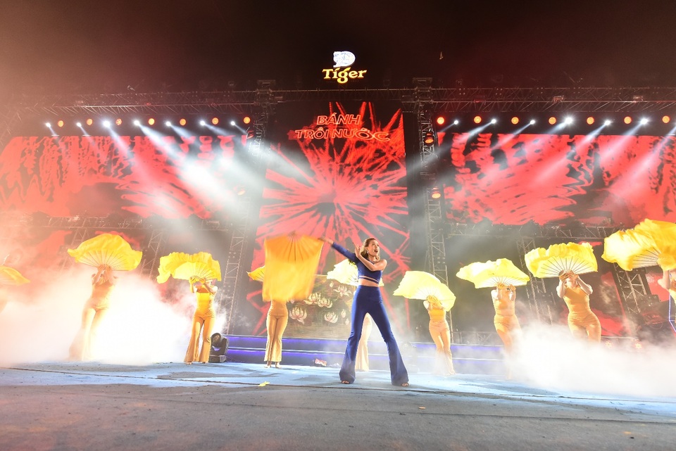 Lam Trường, Big Daddy “Đánh thức mùa Xuân” tại đại nhạc hội Hải Phòng - 3 Lam Trường, Big Daddy “Đánh thức mùa Xuân” tại đại nhạc hội Hải Phòng - 3