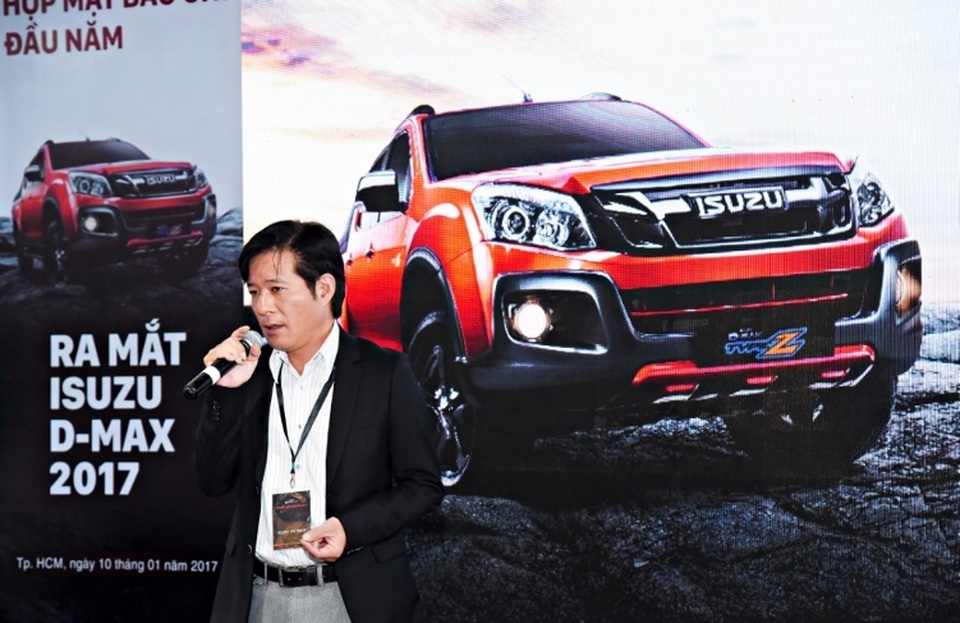 Ông Daisuke Yamada - Giám đốc cao cấp phụ trách kinh doanh LCV Isuzu Việt Nam thông báo chính sách bảo hành 5 năm dành cho xe bán tải D-MAX.