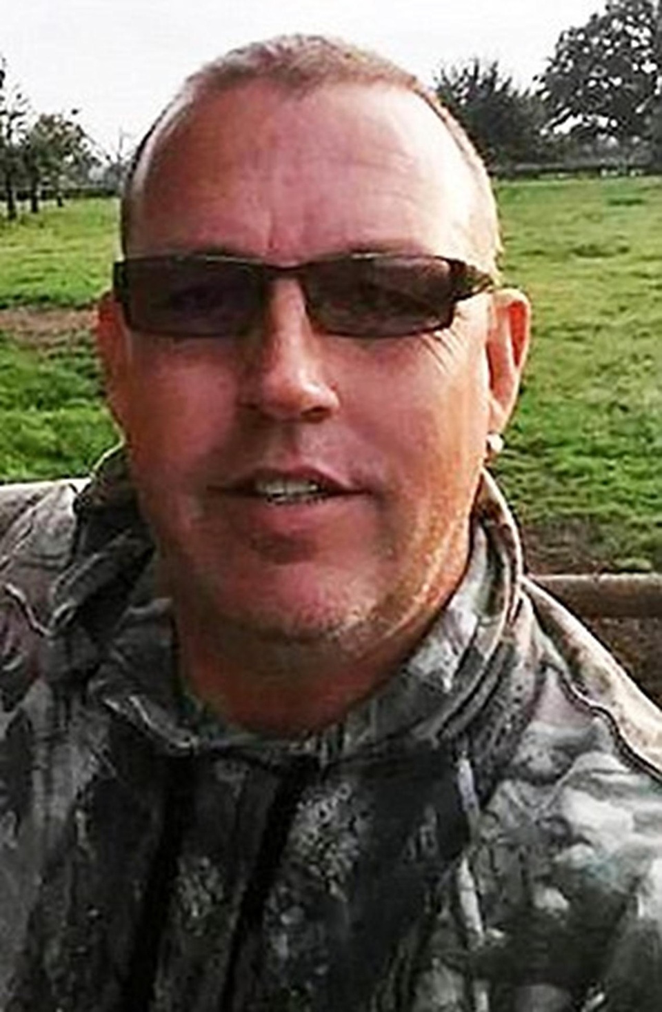 Tìm thấy nhẫn cưới sau 32 năm đánh rơi - 3
Con rể của bà Freeman, người đã tìm được nhẫn cưới cho mẹ vợ