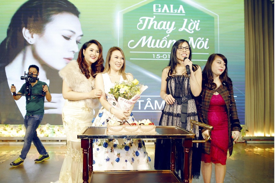 Đại điện Công ty BioCosmetics giao lưu cùng Ca sĩ Mỹ Tâm.