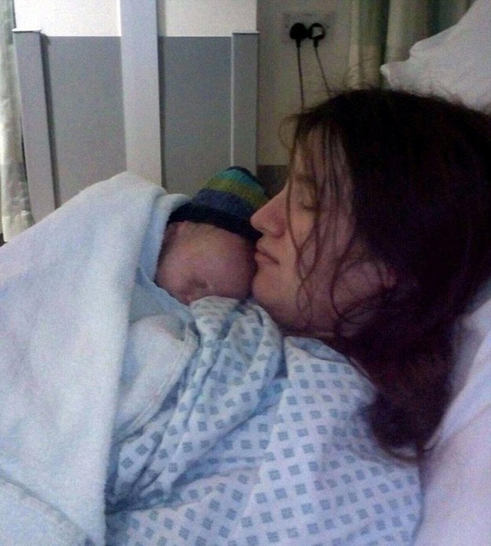 Bà mẹ trẻ có chút tiếc nuối khi mình được “tham dự” hơi ít vào quá trình sinh con