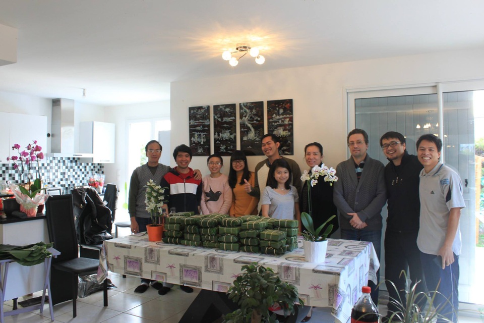 “Tết con gà - Tết của cả nhà” cùng hội sinh viên Việt tại Toulon, Pháp - 3
Những chiếc bánh được gói bằng cả trái tim là những món quà ý nghĩa nhất để tặng nhau đầu xuân.