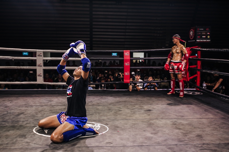 Trận đấu “nghẹt thở” giữa 2 võ sĩ Muay Thái Việt Nam và Thái Lan - 3