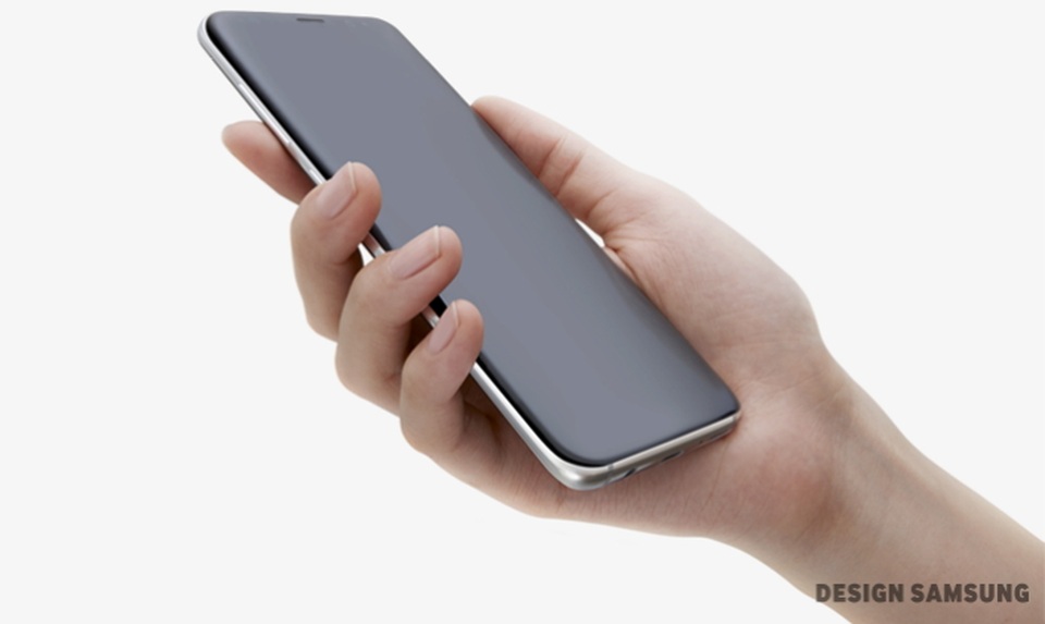 Galaxy S8 và triết lý thiết kế mới của Samsung - 3 Thiết kế nhỏ gọn của Galaxy S8 cho phép người dùng có thể dễ dàng tương tác với điện thoại chỉ bằng một tay một cách thoải mái.