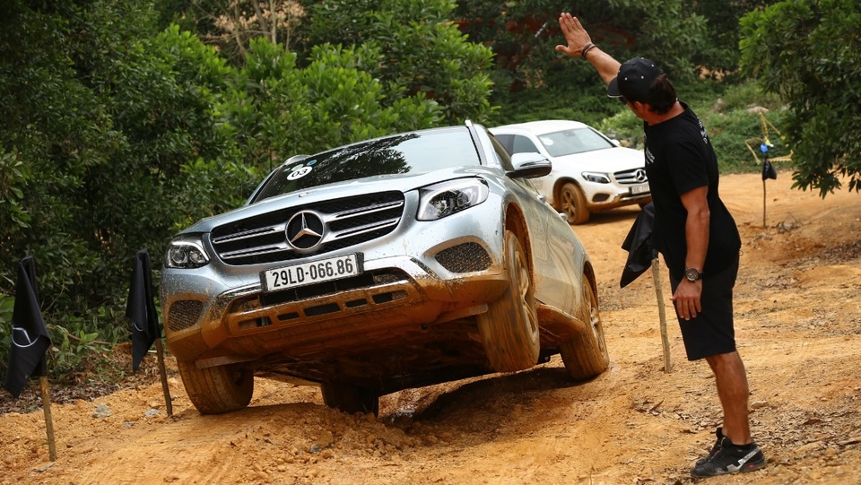 Mọi nội dung tại MBDA 2017 được thực hiện dưới sự giám sát và hướng dẫn của huấn luyện viên trưởng Peter Hackett và các đồng đội. Đặc biệt, đội đua Red Line của Việt Nam tham gia huấn luyện tại hai nội dung hấp dẫn: Đua xe đường thẳng (Drag-race) và Vượt địa hình tốc độ cao (Rally).