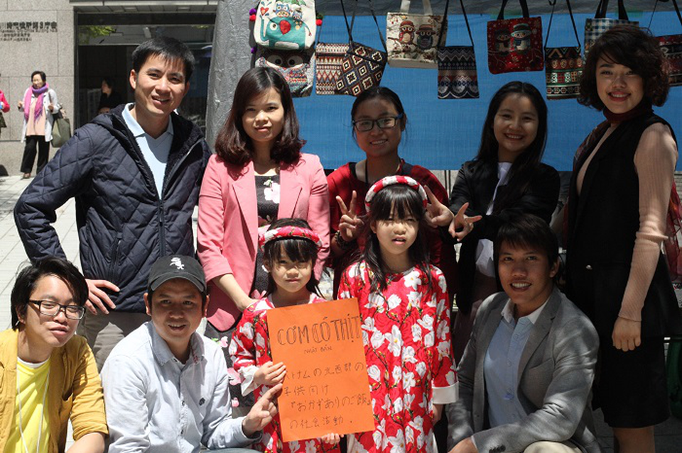 Gian hàng đồ lưu niệm của Cơm có thịt Kanto.