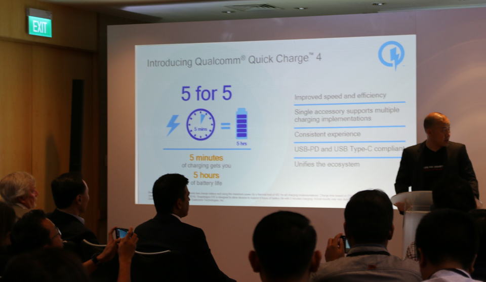 Qualcomm tuyên bố công nghệ sạc pin nhanh của họ có thể mang đến 5 tiếng sử dụng sau 5 phút sạc
