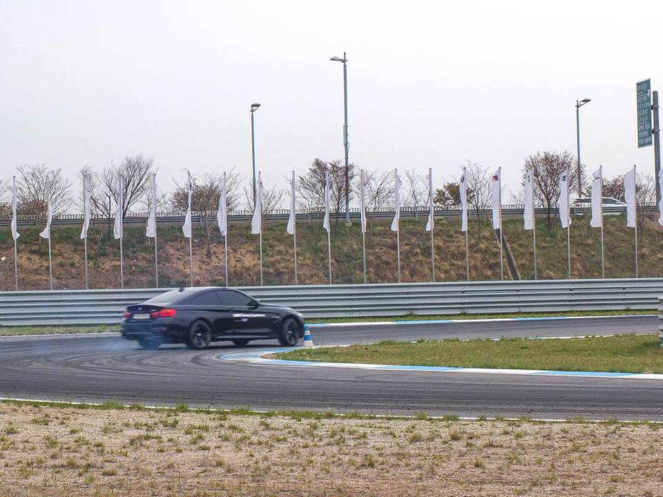 Trung tâm lái xe lớn nhất châu Á cho người đam mê tốc độ - 3 Trung tâm lái xe lớn nhất châu Á cho người đam mê tốc độ - 3