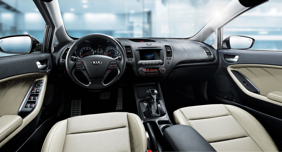 Kia Cerato phiên bản Signature ra mắt tại Việt Nam - 4 Nội thất rộng rãi với những trang bị nổi bật.