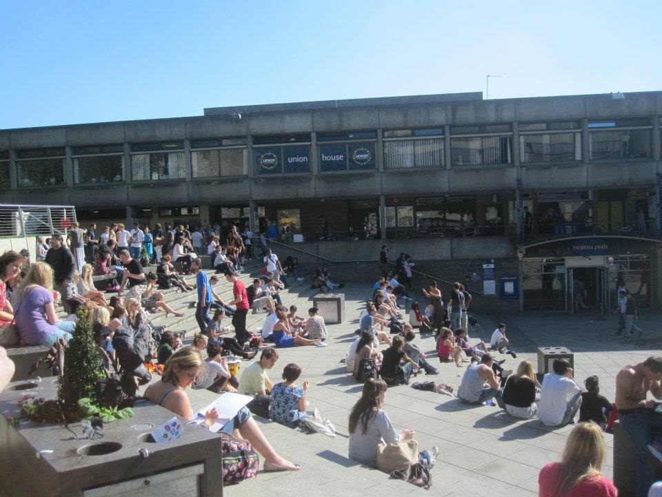 Coffee Talk: “Săn” học bổng du học Anh – Chia sẻ từ Cựu du học sinh - 3 Coffee Talk: “Săn” học bổng du học Anh – Chia sẻ từ Cựu du học sinh - 3