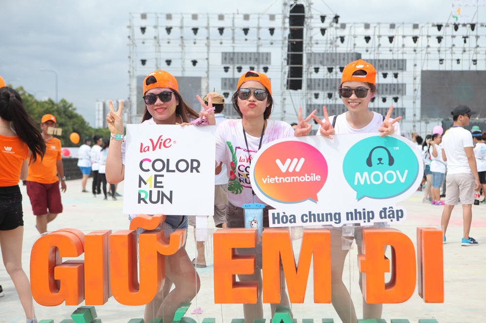 “Quẩy nhiệt tình, nhận quà hết mình” của Vietnamobile và MOOV trong Color me run - 3 Trong đó có các hoạt động nổi bật như: miễn phí 3GB trong vòng 30 ngày; trải nghiệm 3G tốc độ cao cùng ứng dụng âm nhạc Moov