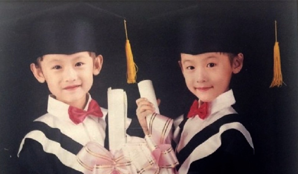 Cặp song sinh 23 tuổi xinh đẹp cùng tốt nghiệp ĐH Harvard danh tiếng - 3
Cặp song sinh giống nhau như hai giọt nước, vừa xinh xắn vừa học giỏi.