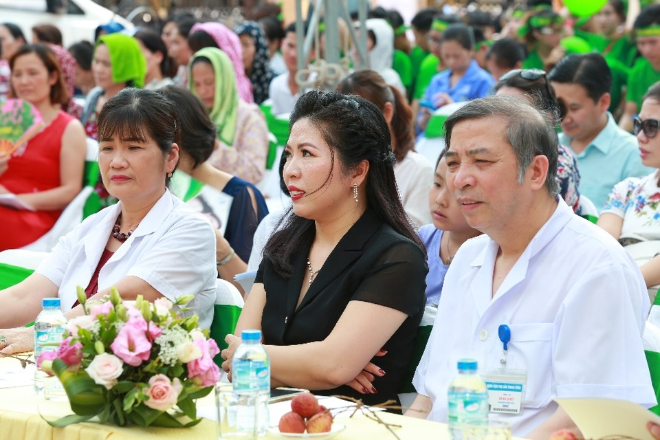 Bảo Xuân cùng Hội phụ sản VN phát động chiến dịch “Đừng thờ ơ với nội tiết tố nữ” - 3 Lễ ra quân thu hút gần 400 các y bác sỹ, bệnh nhân và sinh viên tham dự