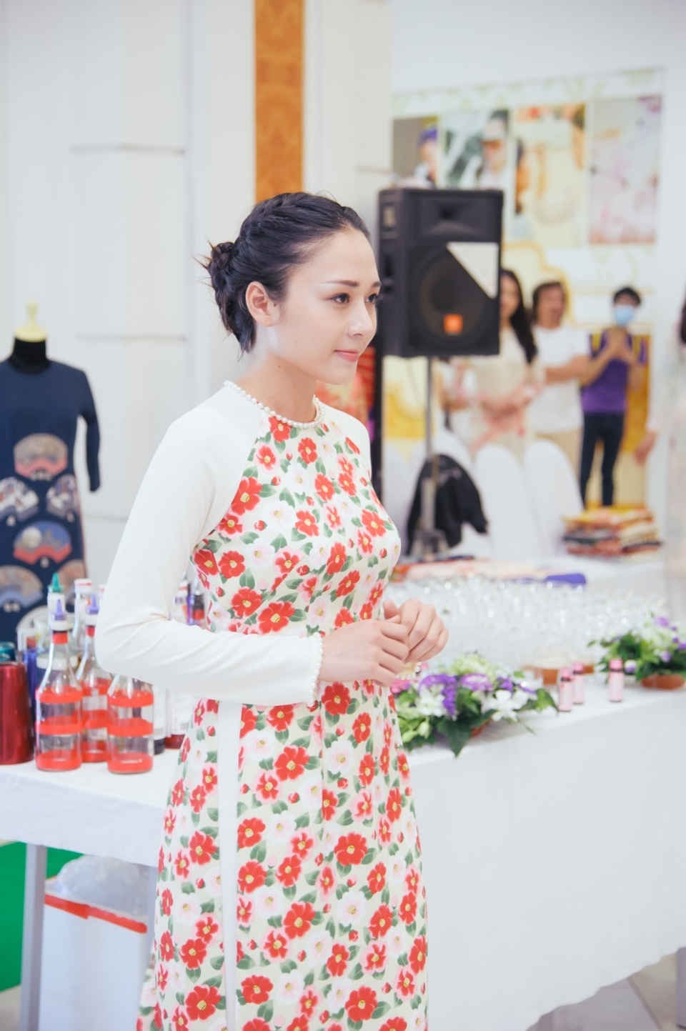 Đi tìm “Vẻ đẹp đích thực" ẩn trong tà áo dài Việt đương đại cùng Menard - 3 Áo dài với những chi tiết cách điệu bắt mắt