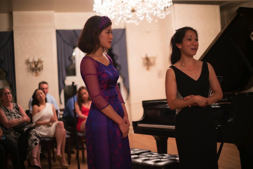 Đêm hòa nhạc tại New York hướng về trẻ em khuyết tật Việt Nam - 3
Nghệ sĩ Ánh Nguyễn Rozman và Quỳnh Nguyễn.