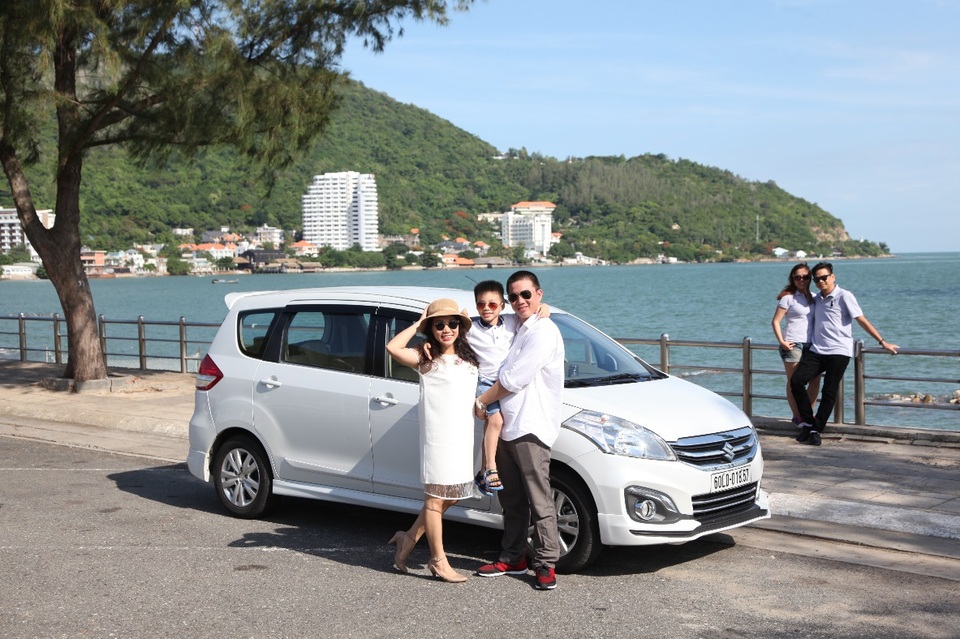 Xe nhập 7 chỗ, giá rẻ, tiết kiệm xăng: Có hay không? - 3 Ai cũng tràn đầy năng lượng sau chuyến đi đổi gió ở phố biển