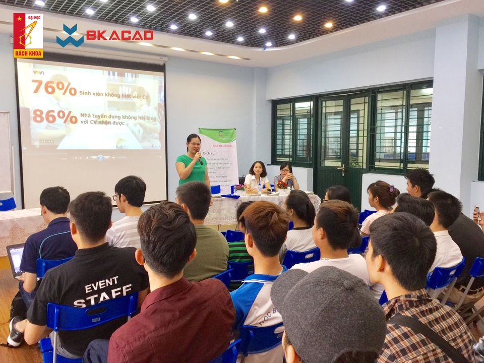 Cách mạng công nghiệp 4.0: Học CNTT ở đâu? - 3
Học viện CNTT Bách Khoa (BKACAD) tổ chức buổi đào tạo “Tuyệt chiêu viết CV – Chinh phục nhà tuyển dụng” cho sinh viên với diễn giả là Giám đốc điều hành Grow People & Organizations