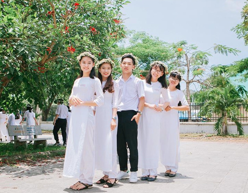 Nam sinh chuyên Anh nổi tiếng sau khi đạt điểm 10 môn Văn - 3 Duy đạt kết quả thi 6 môn với tổng 52,6 điểm trong kỳ thi THPT Quốc gia 2017.