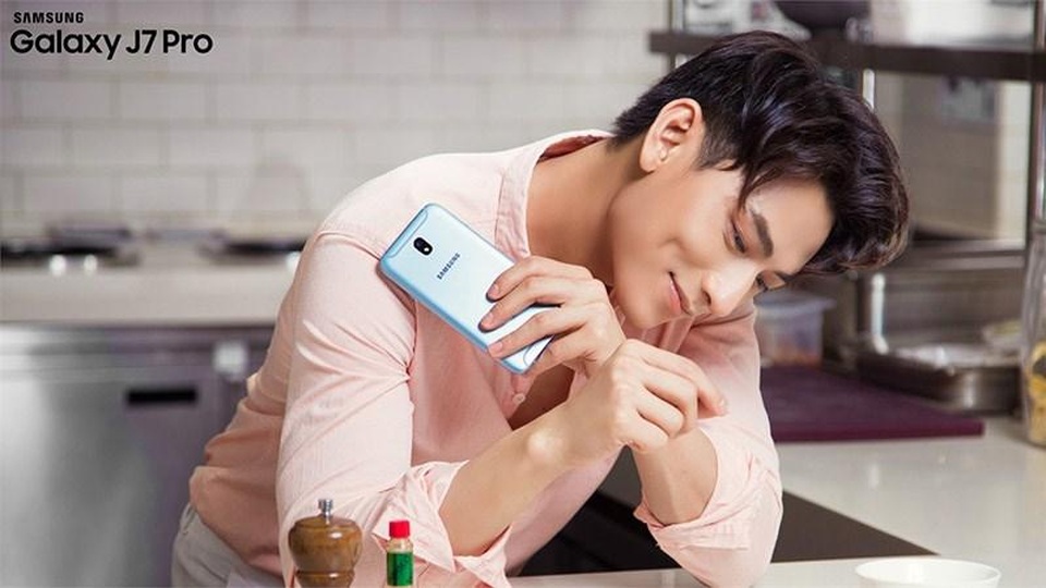 Cứ 5 giây, Thế Giới Di Động bán được 01 J7 Pro - 3 J7 Pro Xanh Ánh Bạc (Blue Silver), phiên bản được khách hàng yêu thích nhất trong sự kiện mở bán sáng nay tại Thế Giới Di Động