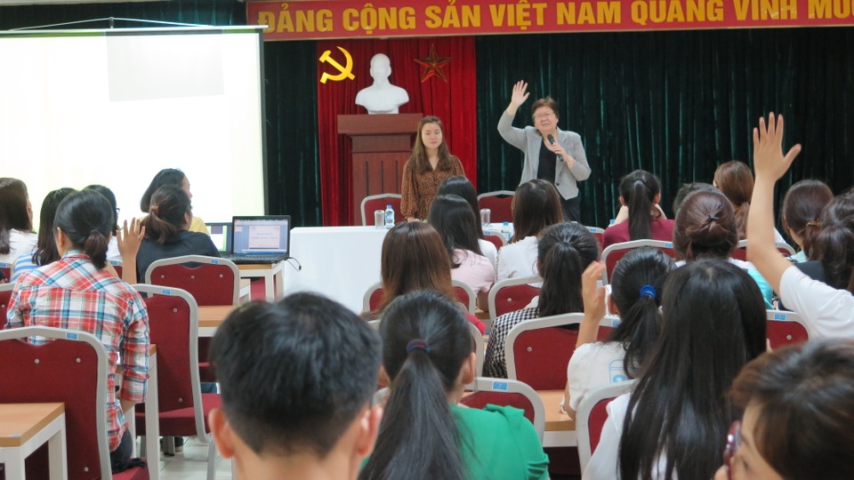 Ngành Giới và Phát triển - Ngành học của tiến bộ và công bằng xã hội - 3 Sinh viên ngành giới được học cùng giảng viên nước ngoài.