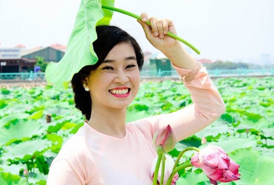 Vợ trẻ phải “cương nhu” mới “đu” được chồng già - 1
Đừng nghĩ rằng tất cả các cô vợ trẻ chỉ việc ngồi vắt vẻo sai chồng, được cung phụng, được hưởng vinh hoa do chồng già mang đến...