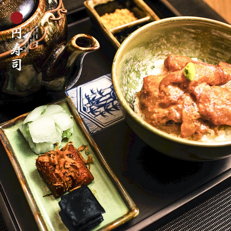 Yen Sushi Premium là nhà hàng duy nhất tại Việt Nam phục vụ Ochazuke - cơm trà. Ocha là “trà” còn zuke có nghĩa “ngập”, đại thể đây là món “cơm ngập trong trà”