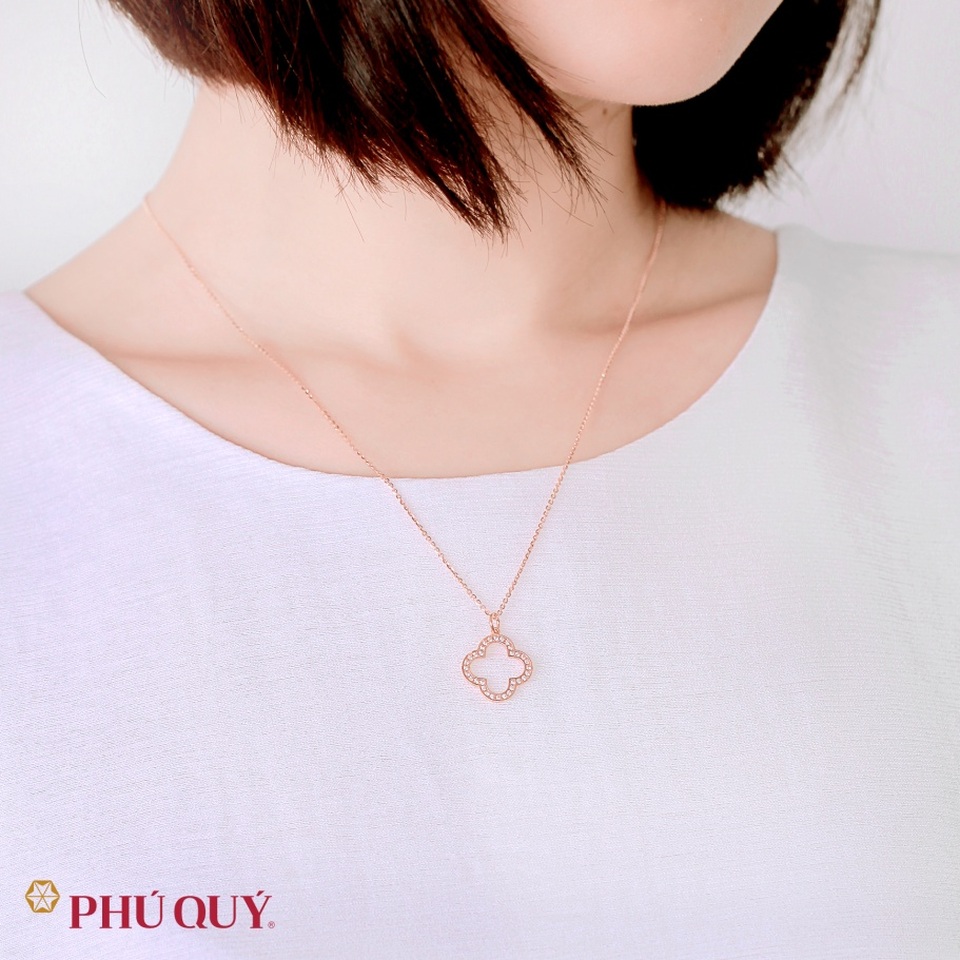 Những món trang sức mà các bạn gái "không thể quên" khi đi du lịch - 3 Những chiếc dây chuyền nhỏ xinh này rất được lòng các cô gái trẻ bởi vẻ mảnh mai của nó giúp các cô nàng càng thêm duyên dáng và nữ tính.