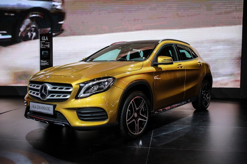 Mãn nhãn với dàn xế 60 tỷ từ Mercedes-Benz - 3 Nâng cấp quan trọng đầu tiên trên tất cả các phiên bản GLA là cụm đèn trước LED toàn phần, tích hợp đèn chiếu sáng ban ngày và tự động điều chỉnh tầm chiếu xa.