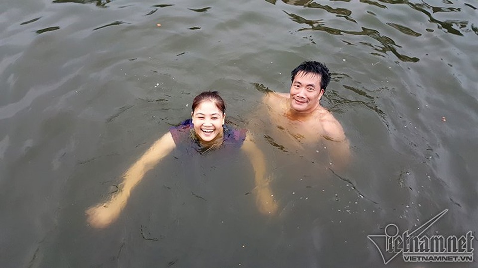 Ao tù hô biến thành bể bơi hút U60 "vùng vẫy" - 4 Ao tù hô biến thành bể bơi hút U60 "vùng vẫy" - 4