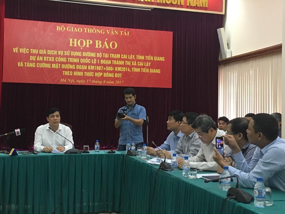 Bộ Giao thông vận tải: “Không đổi vị trí trạm BOT Cai Lậy” - 4 Thứ trưởng Nguyễn Ngọc Đông trả lời các câu hỏi của phóng viên