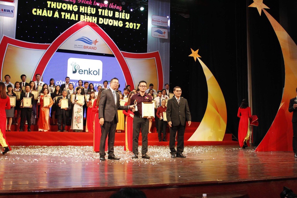 Sơn Penkol Nano - Xu thế mới của ngành sản xuất vật liệu sơn xây dựng - 3
Công ty Penkol nhận giải “Thương hiệu tiêu biểu Châu Á Thái Bình Dương 2017”