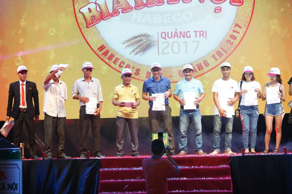 Người dân Quảng Trị háo hức tới Ngày hội Bia Hà Nội - 3 Người dân Quảng Trị háo hức tới Ngày hội Bia Hà Nội - 3