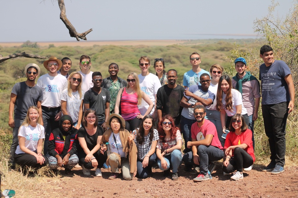 Theo chân nữ sinh Việt trải nghiệm hành trình học tập có một không hai tại Tanzania - 3
Huyền Trang (hàng trước, ngoài cùng bên phải) cùng các thành viên trong một chuyến đi thực tế