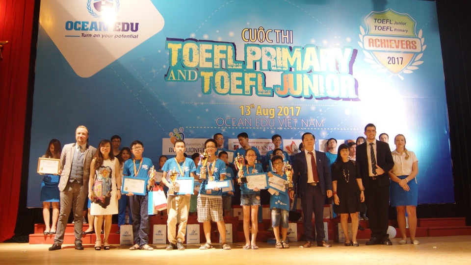 Quán quân TOEFL Junior Achievers 2017: “Tiếng Anh tự tìm đến với em” - 3 Lễ trao giải đêm chung kết cuộc thi.