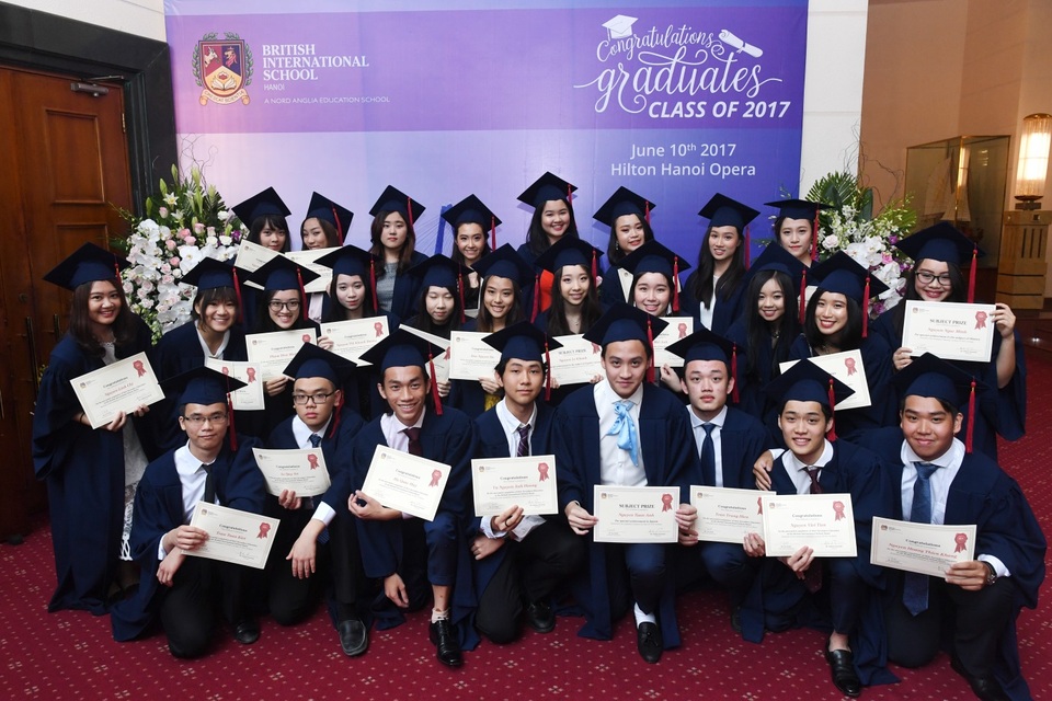 Tấm vé vào các trường đại học danh tiếng thế giới - 3 Lễ tốt nghiệp của học sinh khối 13 của trường BIS Hà Nội.
